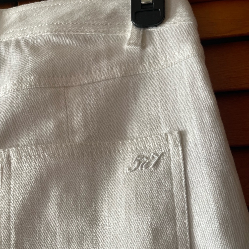 Cinq à Sept Split Hem Flare Jeans. Size 2 Women 
#199 - Picture 7 of 10